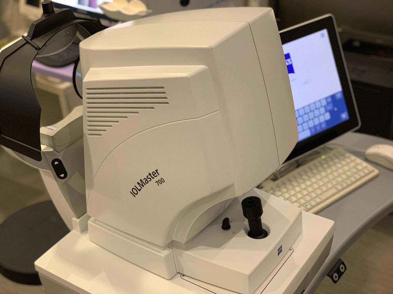 Biometro ottico Zeiss IOLMaster 700 per il calcolo della lente intraoculare